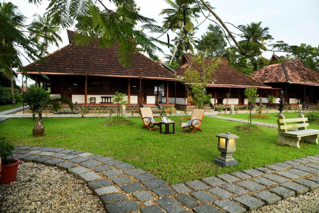 Stayvista At La Riva Heritage Villa With Bicycle Alappuzha Kültér fotó