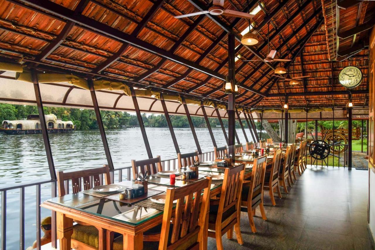 Stayvista At La Riva Heritage Villa With Bicycle Alappuzha Kültér fotó
